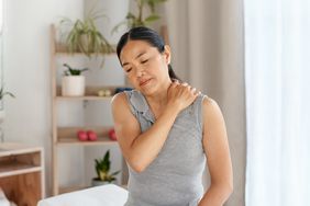 older woman experiencing arthralgia-related joint pain in shoulder