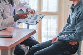 The doctor is examining the health of a patient with erectile dysfunction and is a consultant for health care after the examination for sexual rehabilitation.