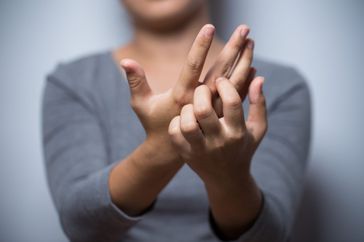 eczema-itch-scratch-hands-skin