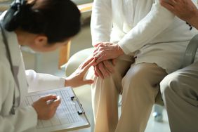 person with amyloidosis experiencing joint pain at the doctor