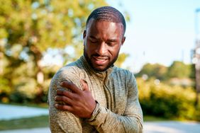 person experiencing deltoid pain on shoulder