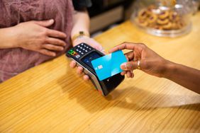 Person paying with a credit card.