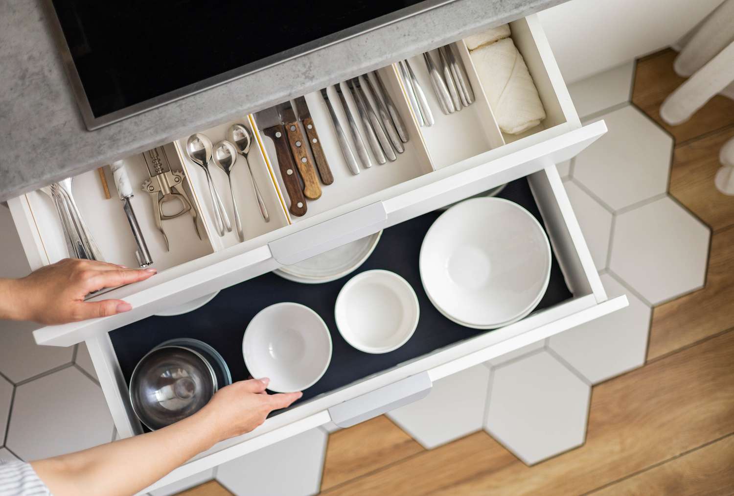 Organizing kitchen drawer