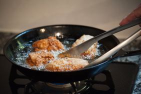 Cooking fried chicken in oil