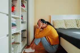 person with ptsd experiencing symptoms