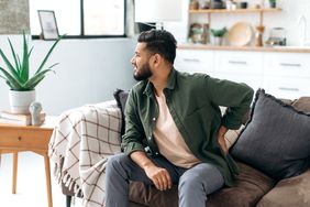 person with kidney pain