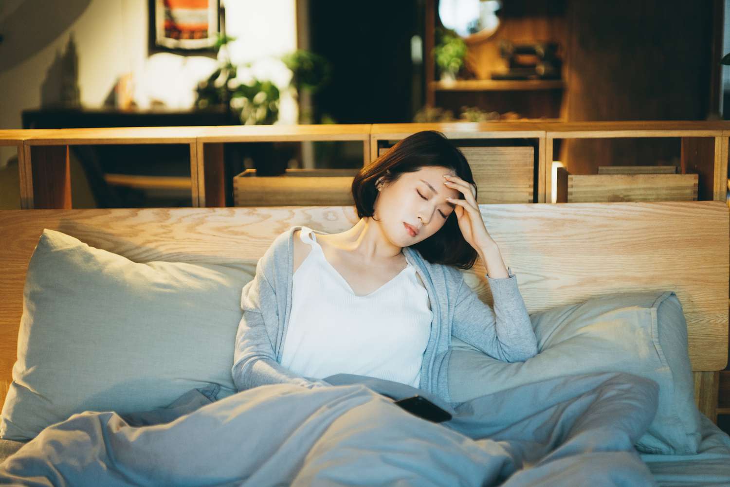 woman experiencing pmdd symptoms