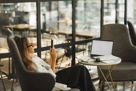 person self-sabotaging by procrastinating at work